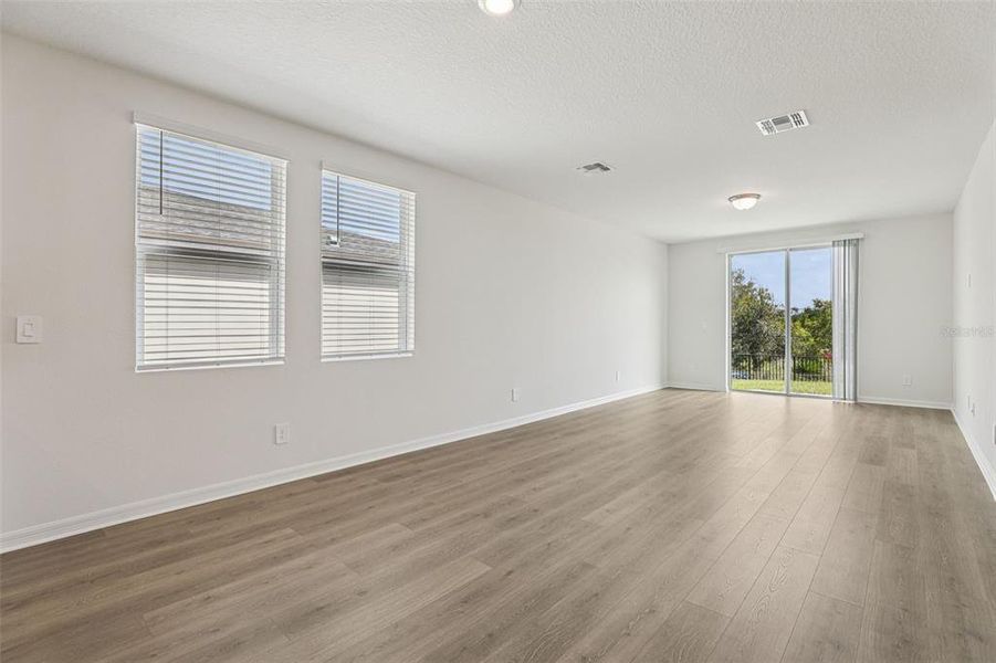 Spacious, unfurnished interior of a new home in Crosswinds - Signature Series, Haines City (Image 15).