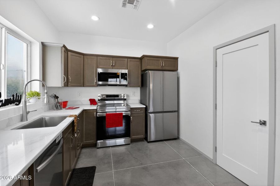 15_101_Habana_Ct_Rio_Rico_AZ_85648-Kitch