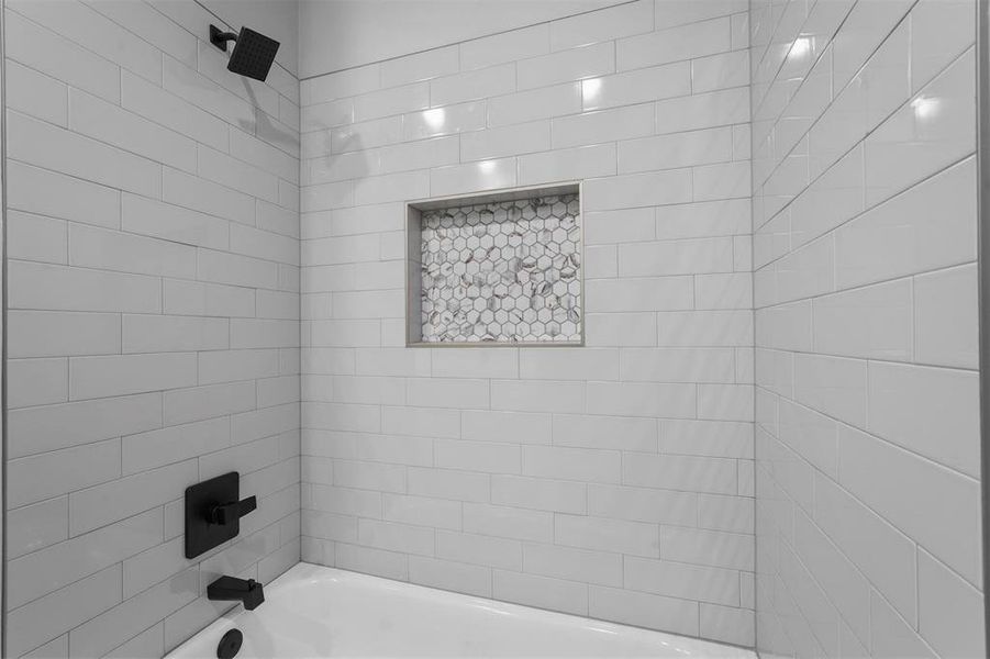 Bathroom with tiled shower / bath