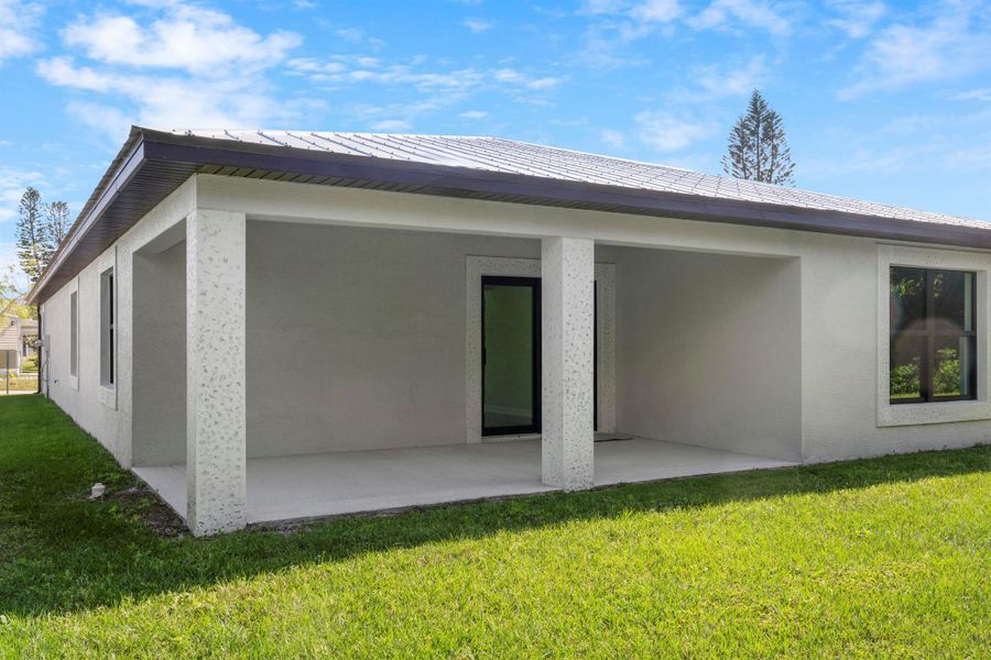 Exterior details and patio area of a home in , Fort Pierce (Image 2).