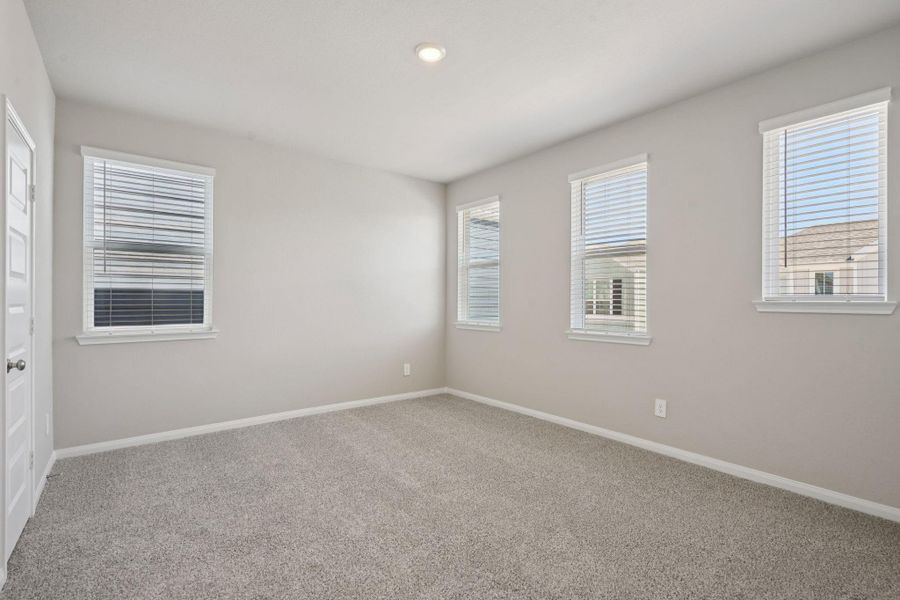 Spacious, unfurnished interior of a new home in Kemah Crossing - Luxe Series, Kemah (Image 33).