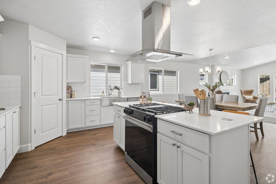 Furnished interior view inside a new home in IronHorse, Prineville (Image 6).