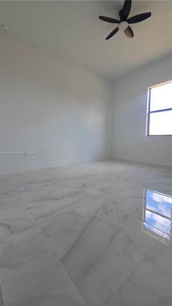 Spacious, unfurnished interior of a new home in , Lehigh Acres (Image 14).