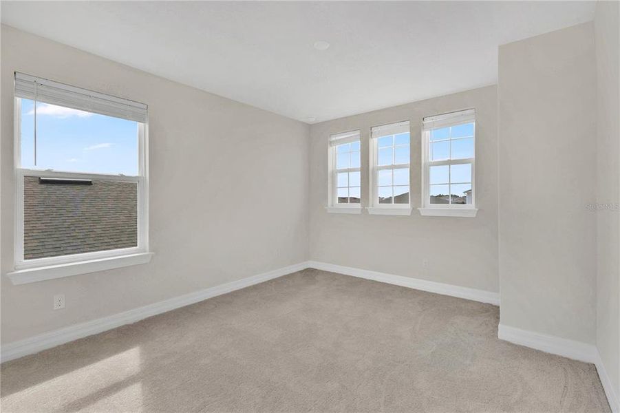 Spacious, unfurnished interior of a new home in Amelia Groves, St. Cloud (Image 26).