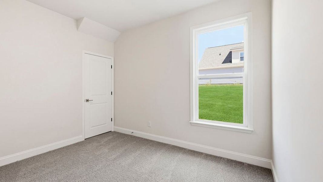 Spacious, unfurnished interior of a new home in Blue Ridge Trail, Fountain Inn (Image 25).