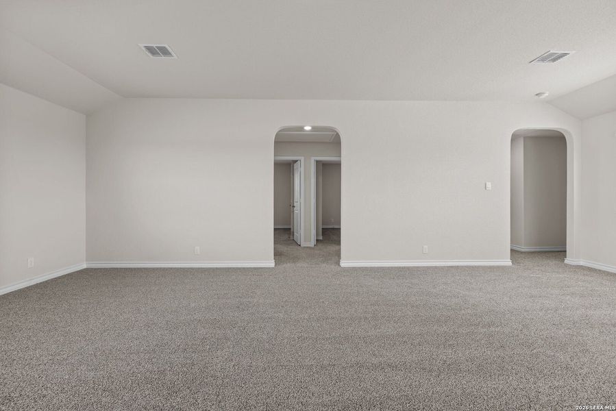 Spacious, unfurnished interior of a new home in Stonehill, San Antonio (Image 18).