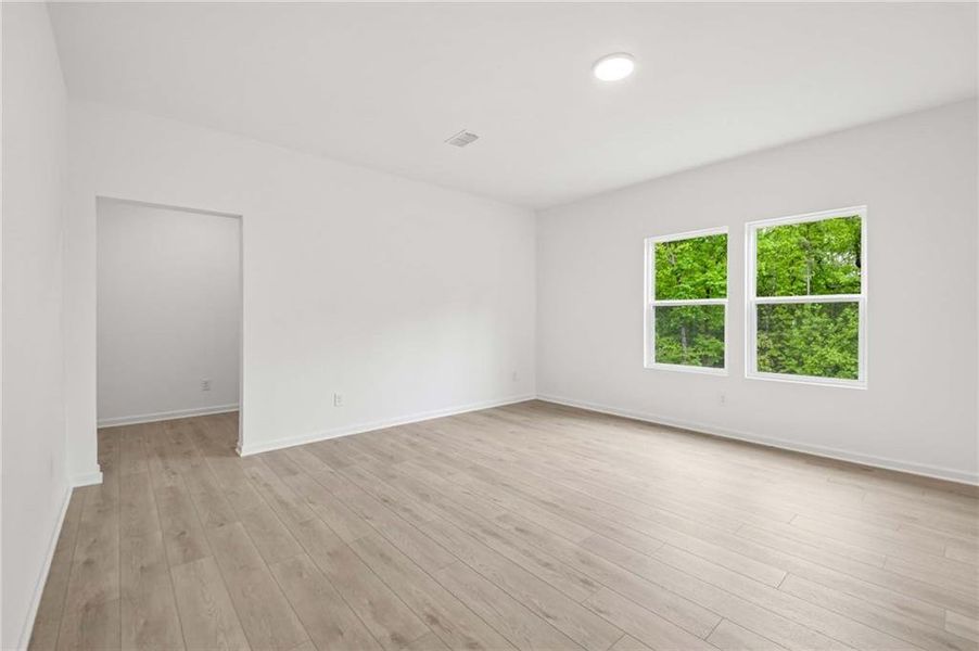 Spacious, unfurnished interior of a new home in The Pointe at Heron Bay, Locust Grove (Image 19).