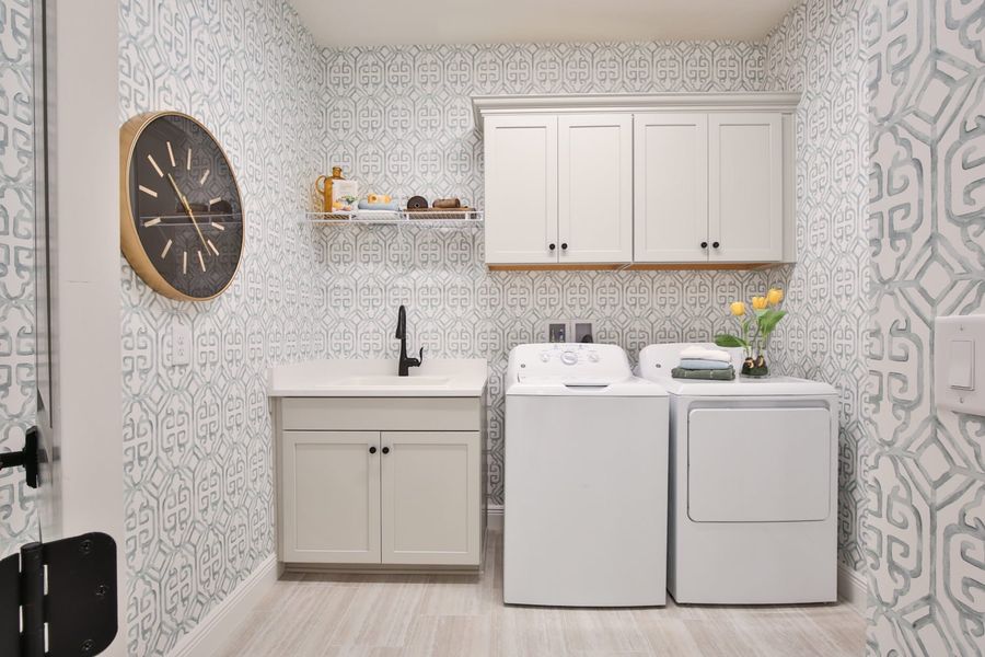 Representative furnished interior of a home built from the Tidewinds 2 by Neal Communities in Boca Royale Golf & Country Club at Wellen Park, Englewood (Image 19).