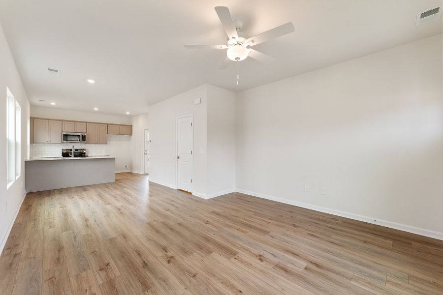 Spacious, unfurnished interior of a new home in Tucker Ridge, Pendleton (Image 13).