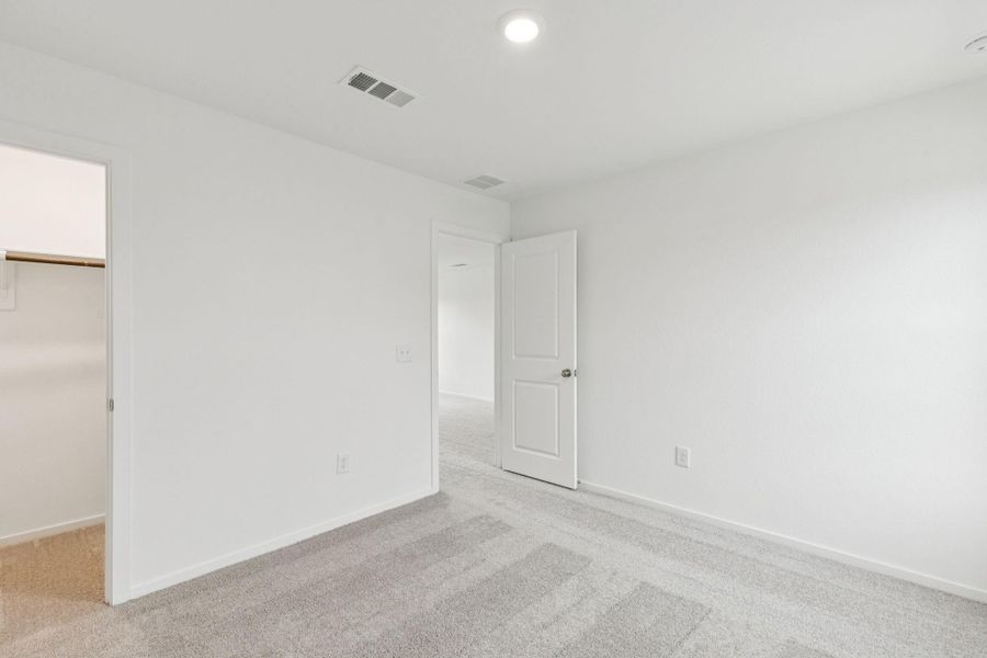Spacious, unfurnished interior of a new home in Mavera, Conroe (Image 15).