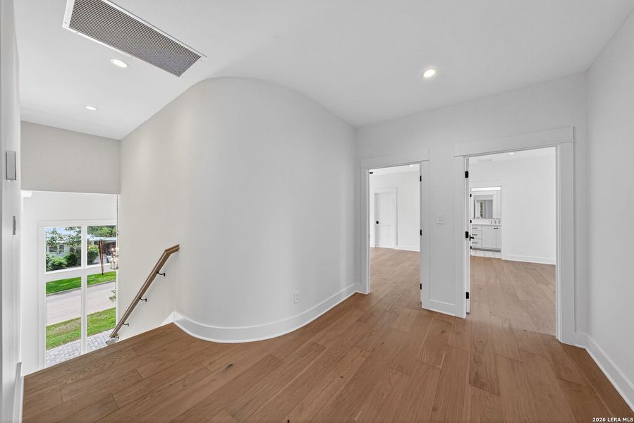 Spacious, unfurnished interior of a new home in , Alamo Heights (Image 20).