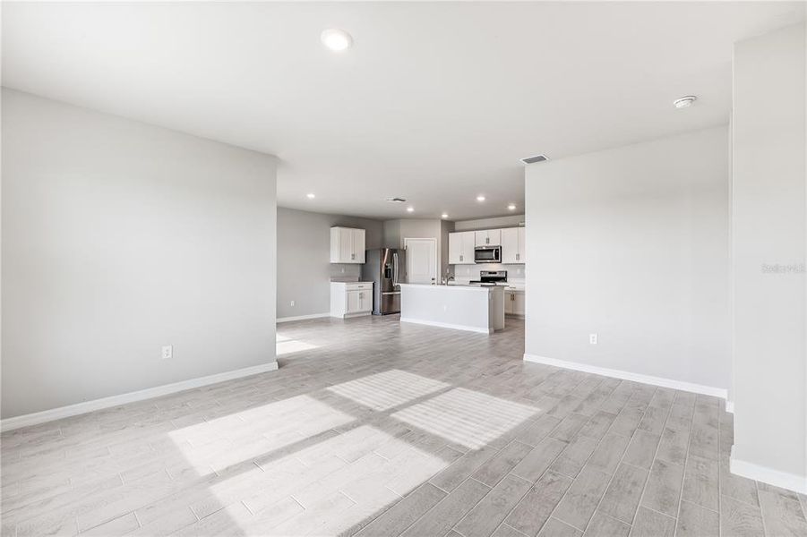 Spacious, unfurnished interior of a new home in Seagrass, Punta Gorda (Image 11).