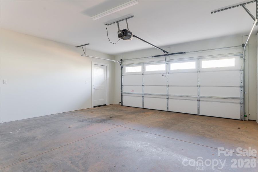Spacious, unfurnished interior of a new home in , Asheville (Image 34).