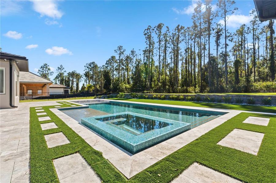Exterior details and patio area of a home in , Montverde (Image 3).