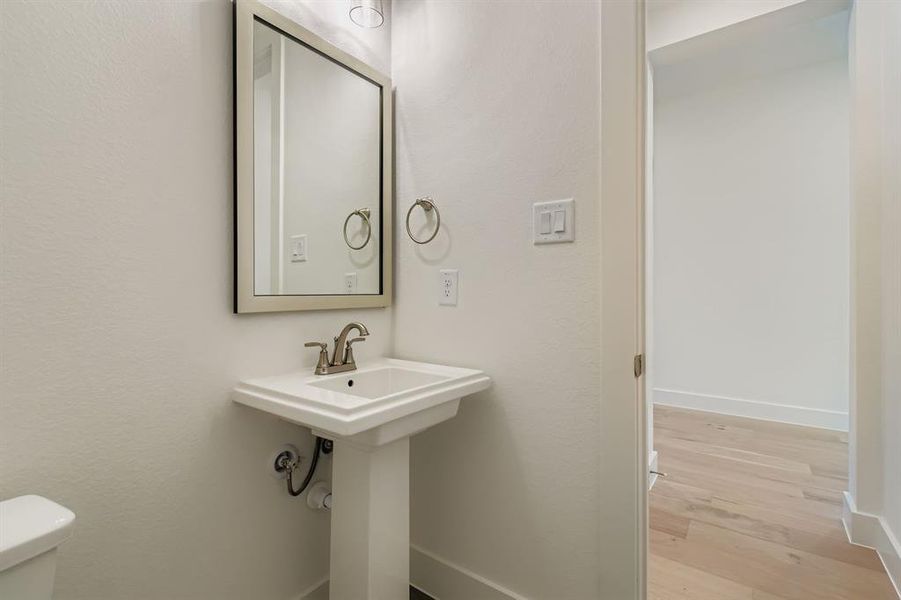 Furnished interior view inside a new home in Reunion 70s, Rhome (Image 7). Furnished interior view inside a new home in Reunion 70s, Rhome (Image 7).