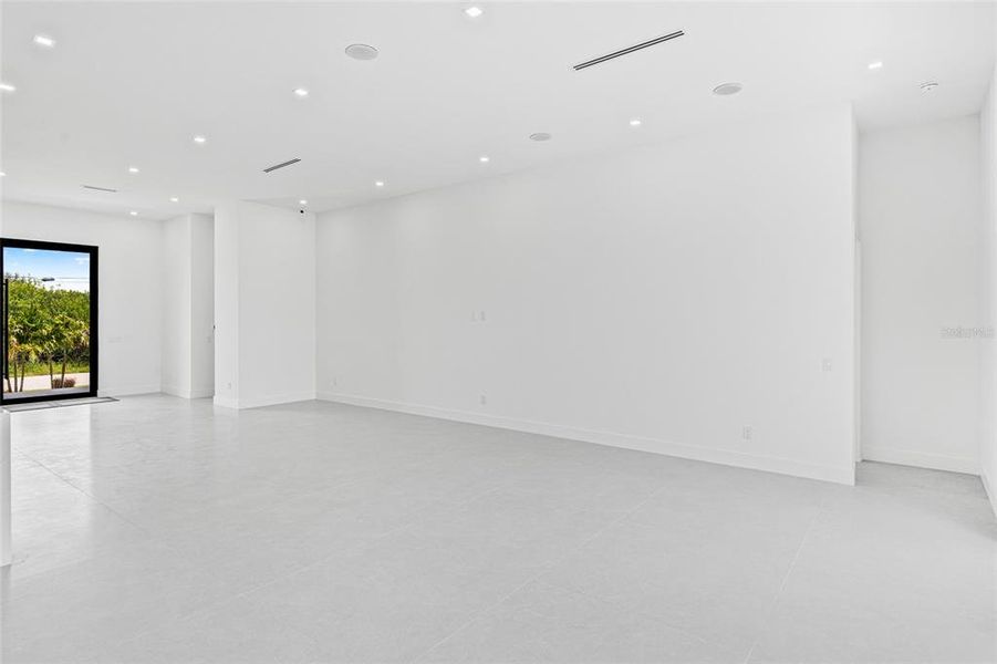 Spacious, unfurnished interior of a new home in , Port Charlotte (Image 64).