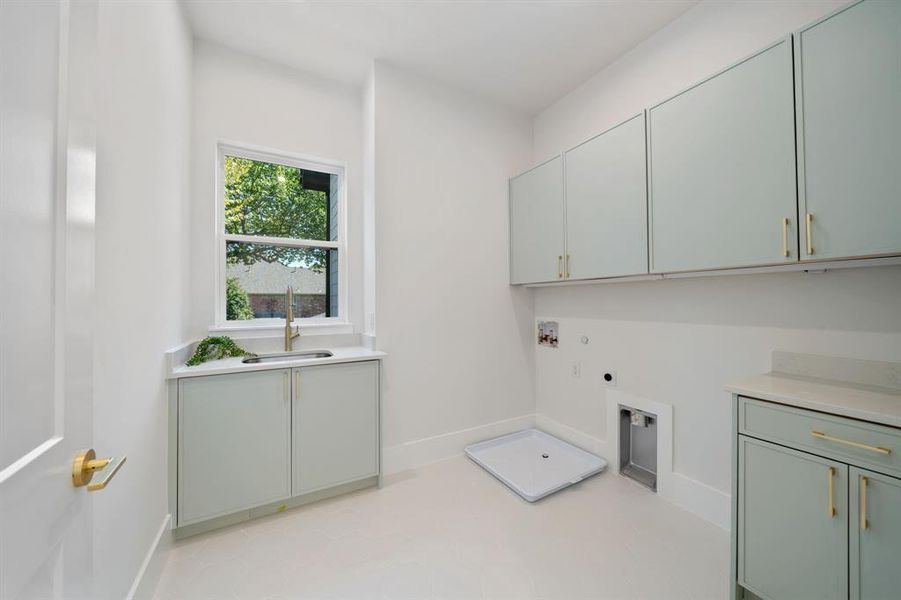 Furnished interior view inside a new home in , Dallas (Image 15).