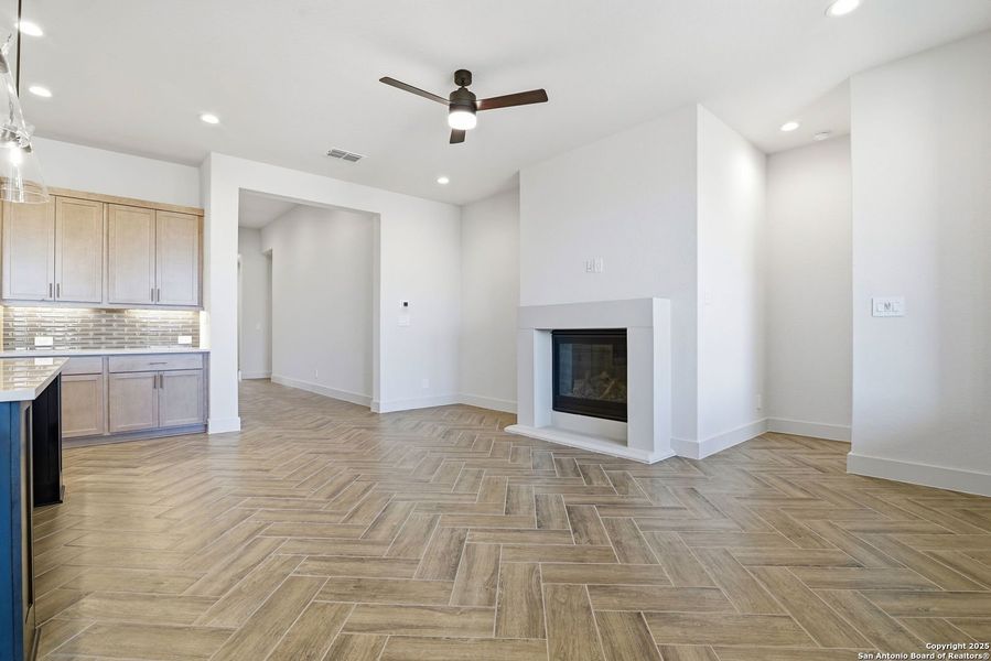 Spacious, unfurnished interior of a new home in Ventana - 60', Bulverde (Image 23).