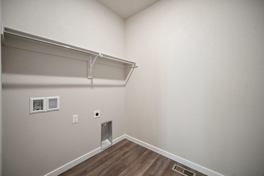 Spacious, unfurnished interior of a new home in The Glen, Colorado Springs (Image 15).