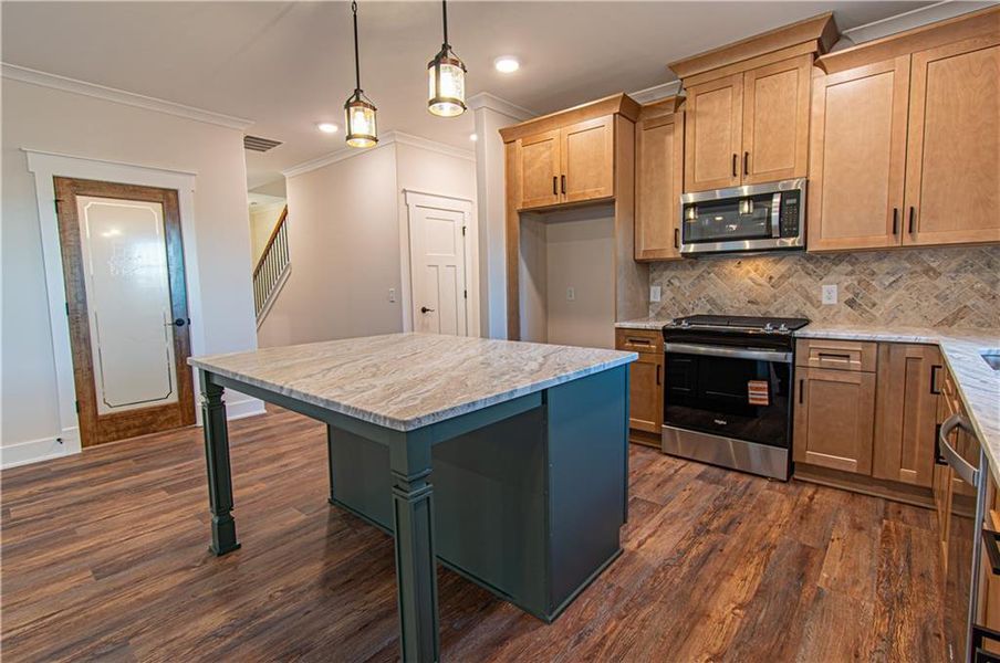 Furnished interior view inside a new home in , Jasper (Image 10).