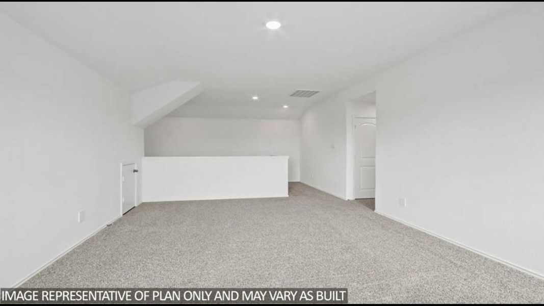 Spacious, unfurnished interior of a new home in Silverthorne, Conroe (Image 15). Spacious, unfurnished interior of a new home in Silverthorne, Conroe (Image 15).