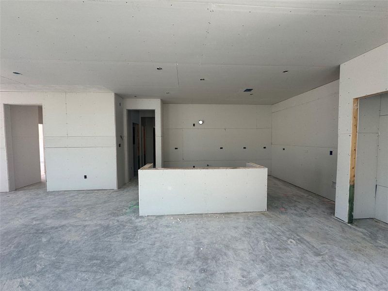 Spacious, unfurnished interior of a new home in Village at Three Oaks, Seguin (Image 5).