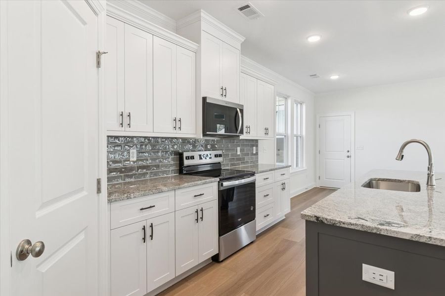 Furnished interior view inside a new home in Tillery Park, Grovetown (Image 9).