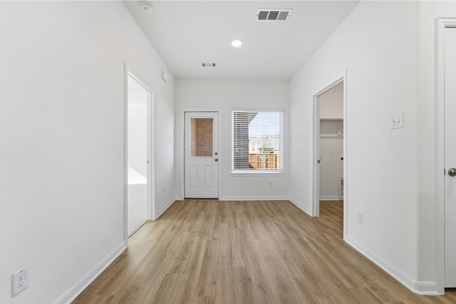 Spacious, unfurnished interior of a new home in La Terra, Celina (Image 18).