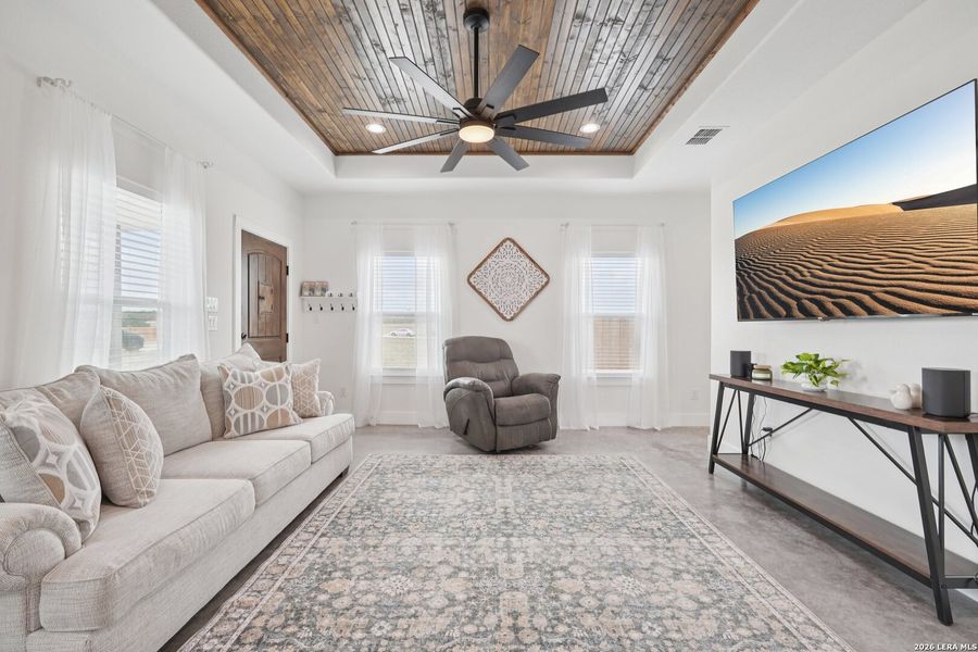 Furnished interior view inside a new home in , La Vernia (Image 19).