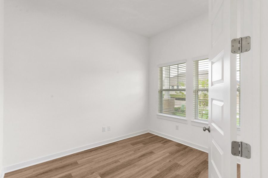 Spacious, unfurnished interior of a new home in Nolina, Georgetown (Image 98).