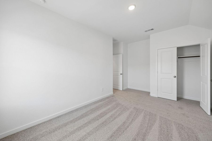 Spacious, unfurnished interior of a new home in Montgomery Bend, Montgomery (Image 15).