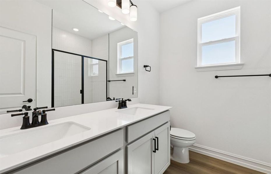 Secondary bathroom with full shower Secondary bathroom with full shower