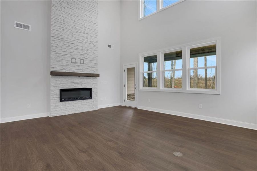 Spacious, unfurnished interior of a new home in Acacia, Cumming (Image 59).