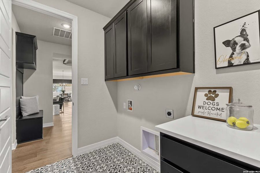 Furnished interior view inside a new home in Potranco Oaks, Castroville (Image 19). Furnished interior view inside a new home in Potranco Oaks, Castroville (Image 19).