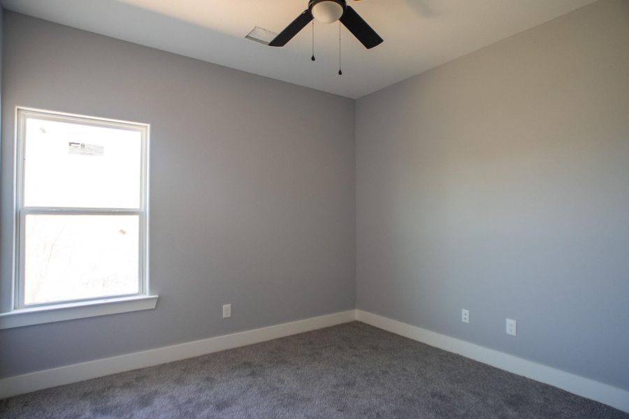 Spacious, unfurnished interior of a new home in , Navasota (Image 9).