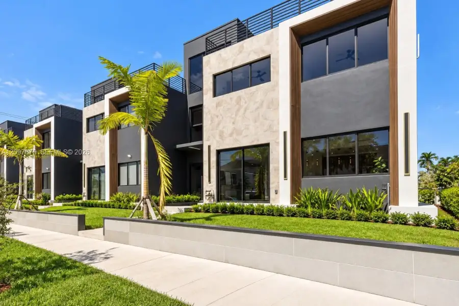 Condo located in Fort Lauderdale, FL showcasing its design and architecture (Image 4). Condo located in Fort Lauderdale, FL showcasing its design and architecture (Image 4).