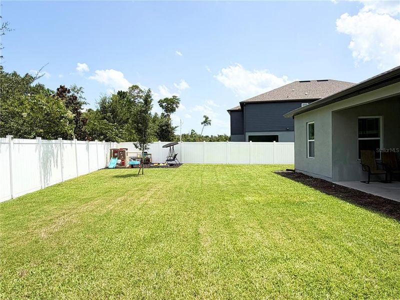 Exterior details and patio area of a home in , Deltona (Image 3).