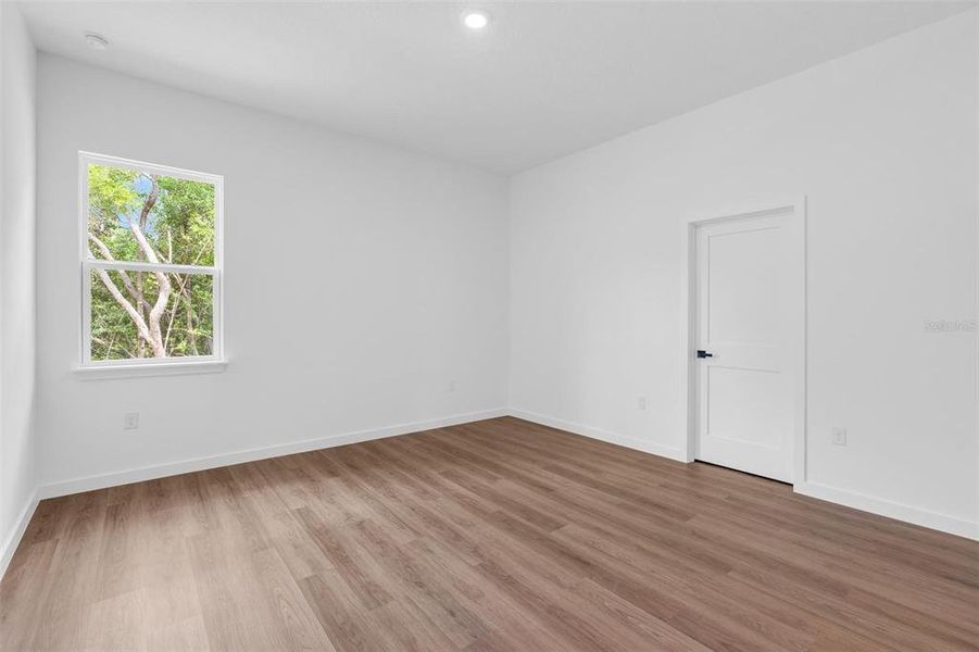 Spacious, unfurnished interior of a new home in , Dunnellon (Image 38).