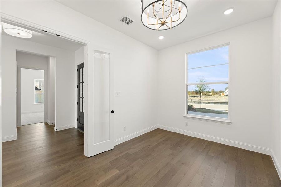 04. 3103 Bexar - Study