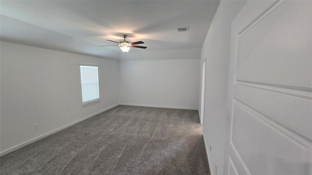 Spacious, unfurnished interior of a new home in Caldwell Ranch, Rosharon (Image 15).