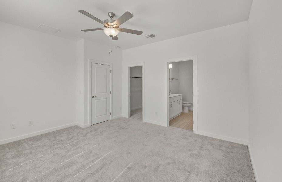 Spacious, unfurnished interior of a new home in Crosswinds, Kyle (Image 30).