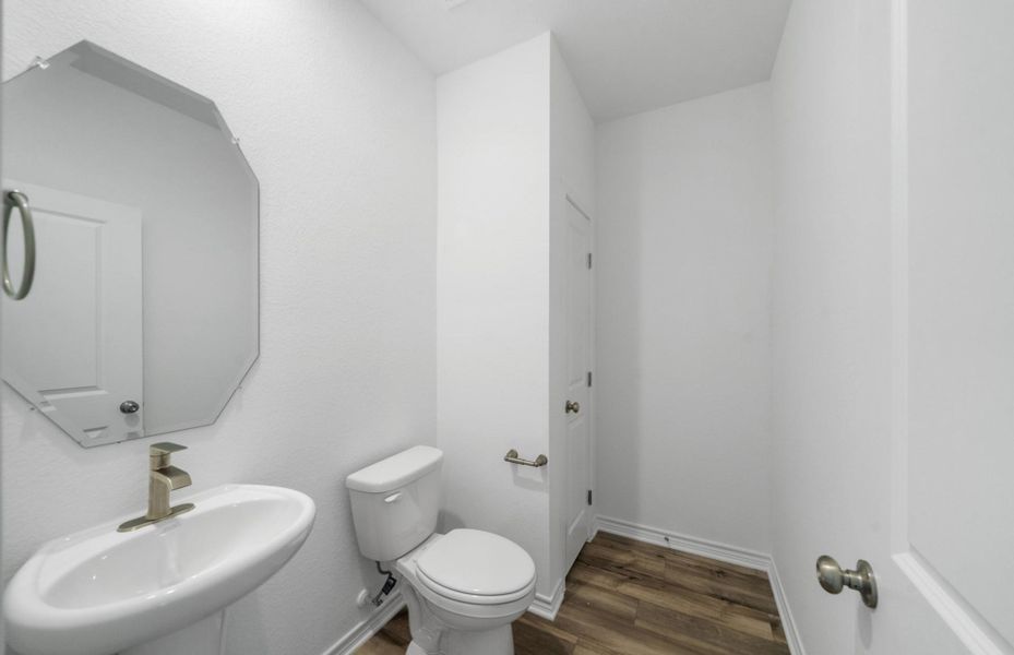 Furnished interior view inside a new home in River Ranch, Dayton (Image 11).