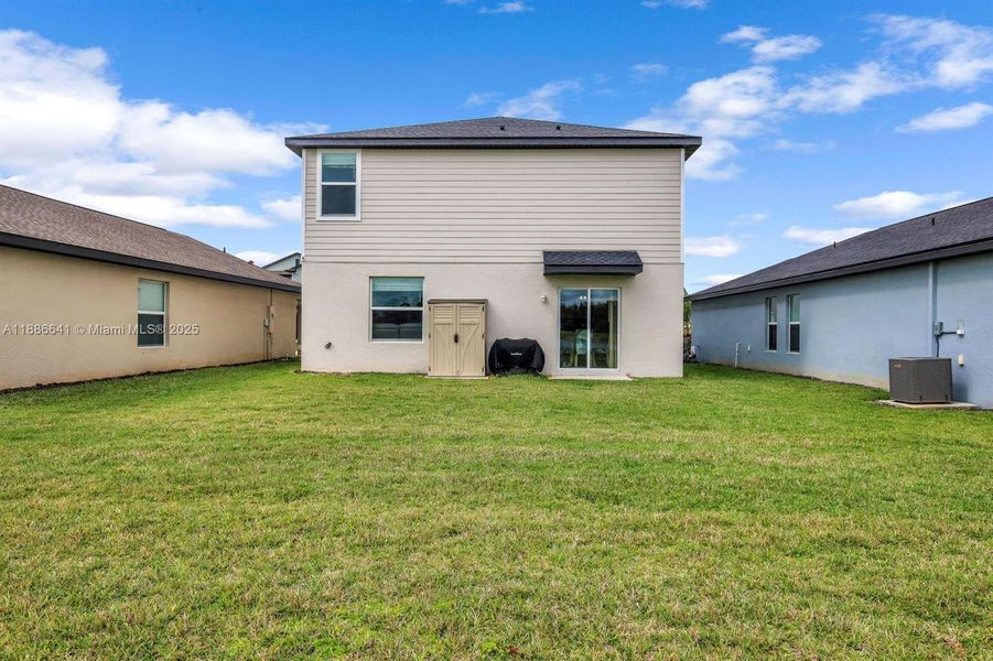 Exterior details and patio area of a home in , North Fort Myers (Image 3).