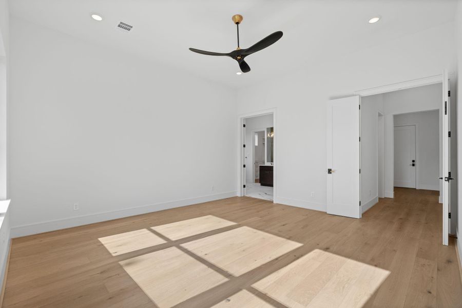 Spacious, unfurnished interior of a new home in , Houston (Image 40).