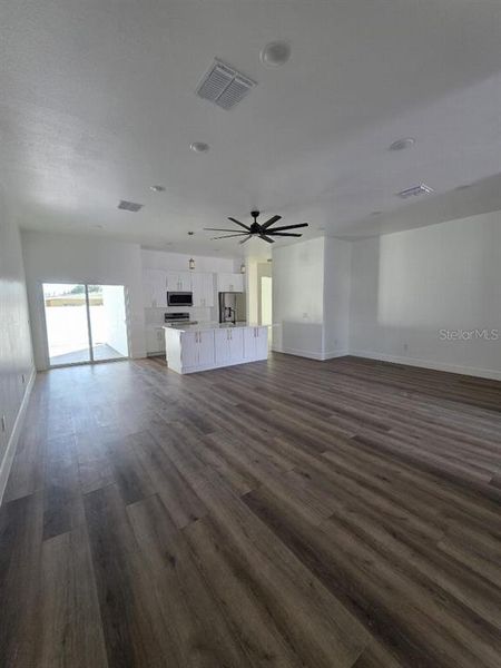 Spacious, unfurnished interior of a new home in , Seminole (Image 16).