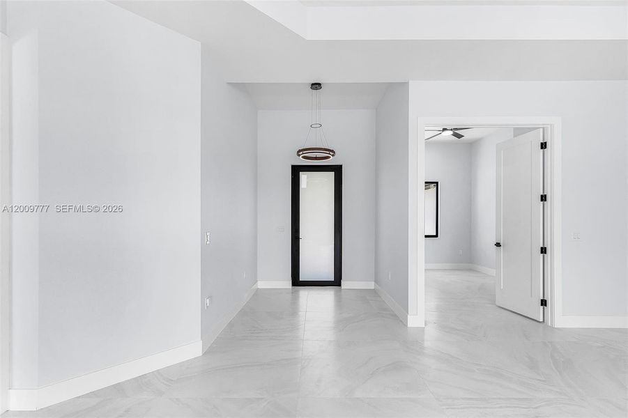 Spacious, unfurnished interior of a new home in , Cape Coral (Image 15).