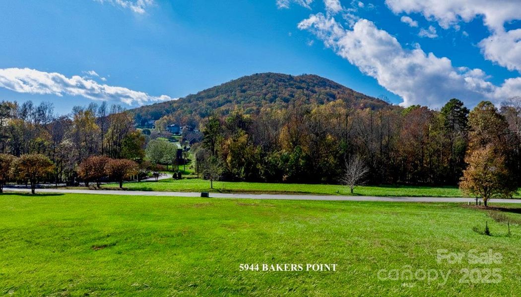 Natural landscape and outdoor views near in Hickory (Image 8). Natural landscape and outdoor views near in Hickory (Image 8).