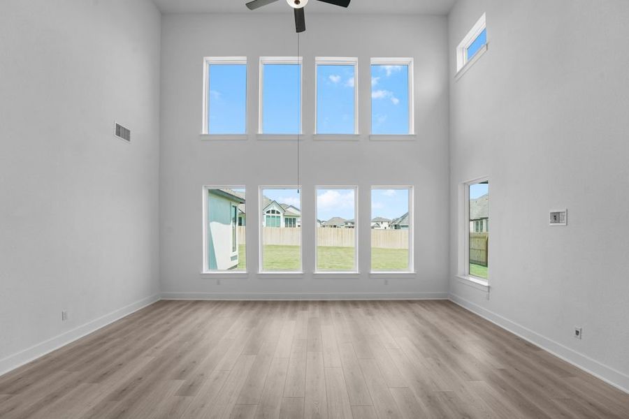 Spacious, unfurnished interior of a new home in Santa Rita Ranch, Liberty Hill (Image 6).