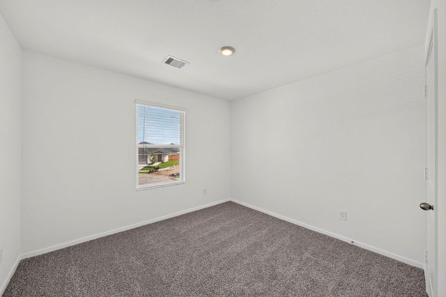 Spacious, unfurnished interior of a new home in Sunterra, Katy (Image 14).