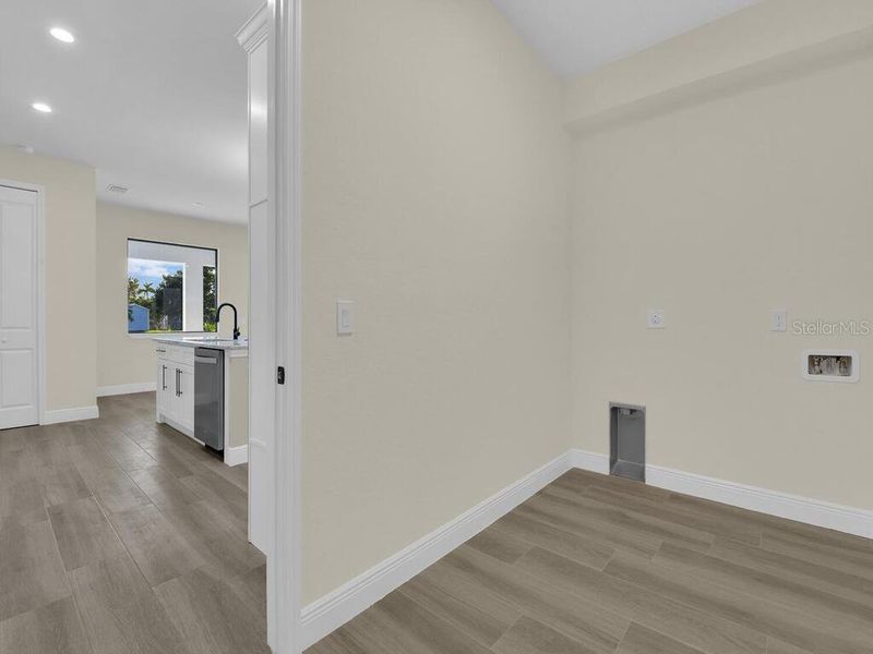 Spacious, unfurnished interior of a new home in , Cape Coral (Image 35).